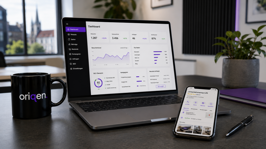 oriqen Arbeitsplatz mit Laptop-Dashboard für SEO und Website-Analyse sowie Google-Unternehmensprofil auf dem Smartphone – Digitalagentur Paderborn