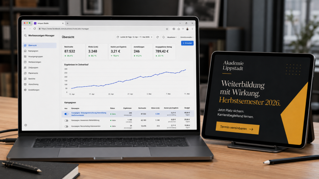 Facebook Werbeanzeigen-Manager auf Laptop mit laufenden Kampagnen und Anzeigen-Motiv auf Tablet – Social Media Ads durch oriqen Paderborn